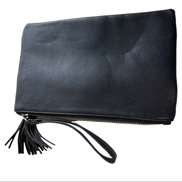 EXPRESS PEBBLED FAUX LEATHER TASSLED BLACK WHITE AND SILVER ZIP WRISTLET - Picture 16 of 16